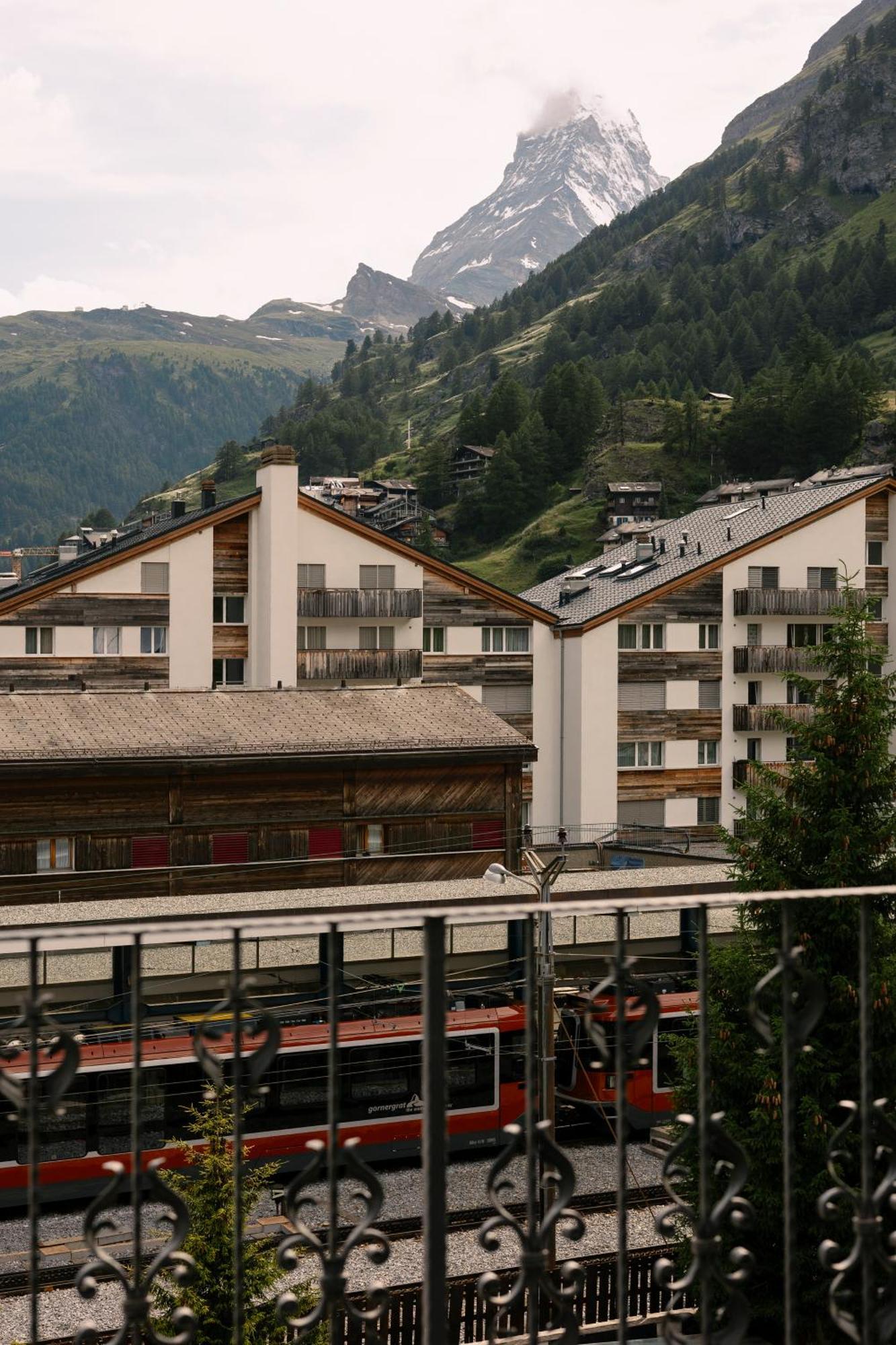 Schloss Zermatt - Cbd & Adaptogenic Spa And Sport Hotel المظهر الخارجي الصورة